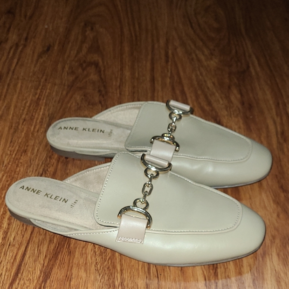 Anne Klein Women's Cream Mules